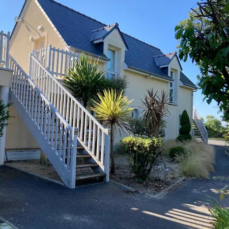 לינה וארוחת בוקר L'overlord קולוויל-סור-מר