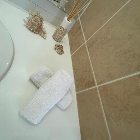 L'overlord לינה וארוחת בוקר קולוויל-סור-מר